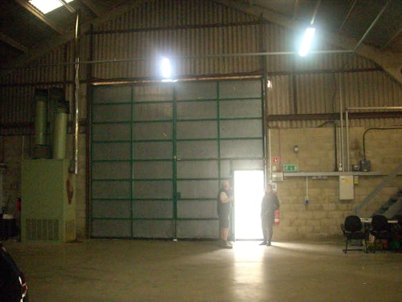 3 Thurley Farm Business Units, Reading, Industrial To Let - DSCN5574.JPG