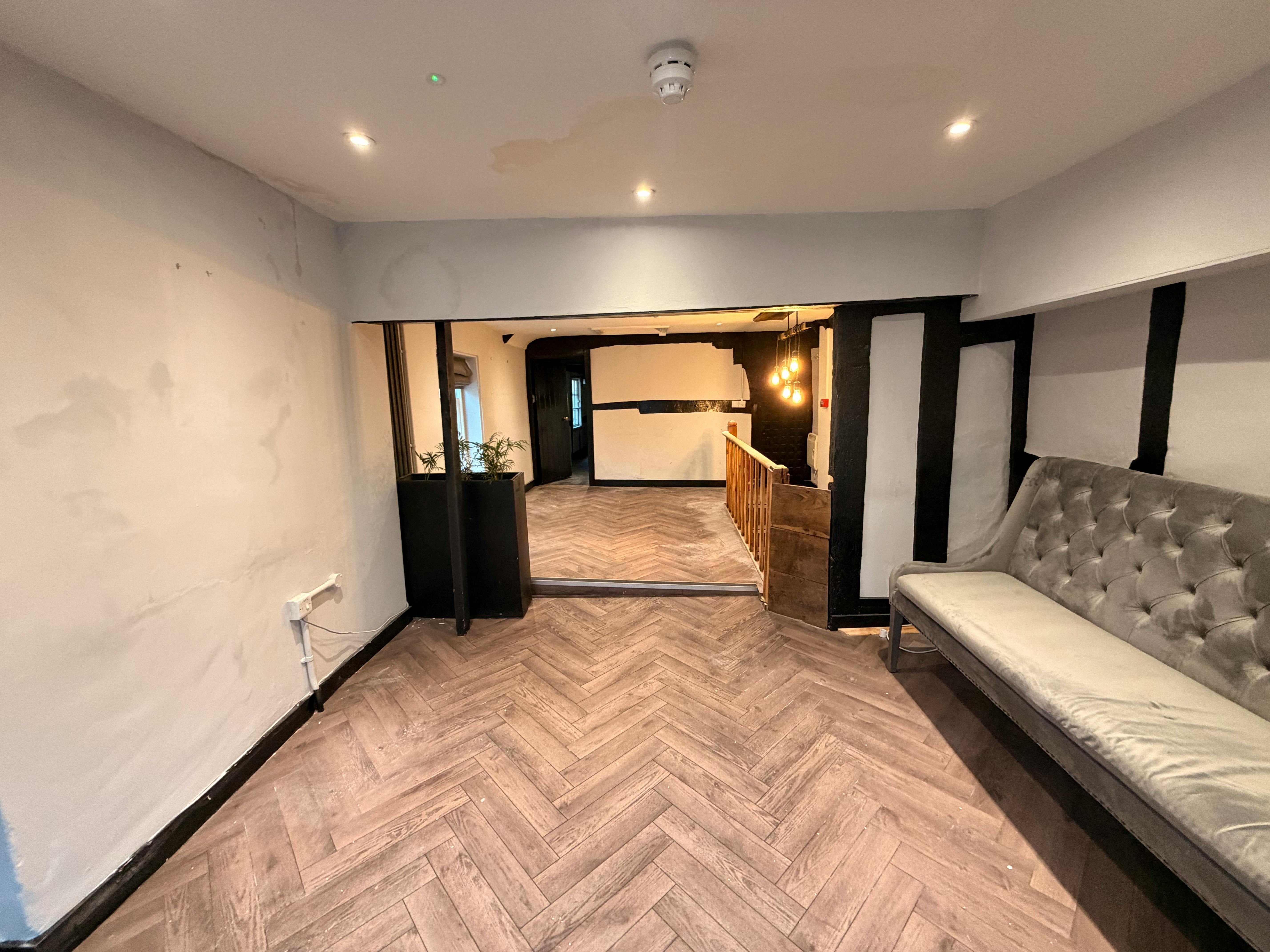 6 High Street, Petersfield, Retail To Let - IMG_2760.jpeg