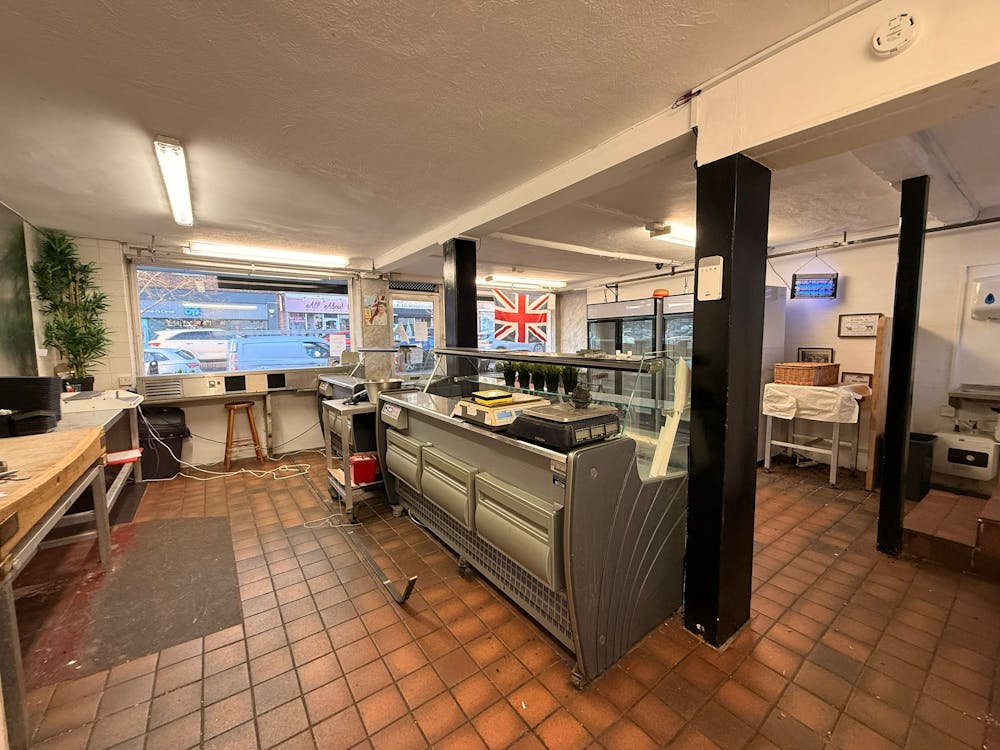 17 High Street, Westerham, Retail To Let - WhatsApp Image 20251213 at 154531 2.jpeg