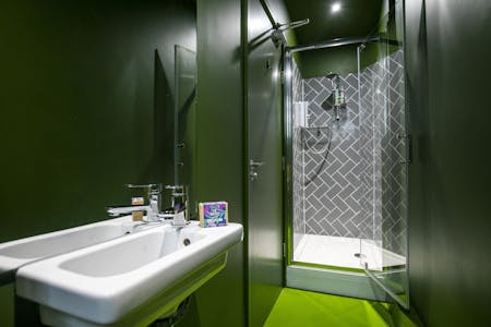 Bridge Street Studios, 62 Bridge Street, Manchester, Office To Let - 17 Bathroom with shower.jpg