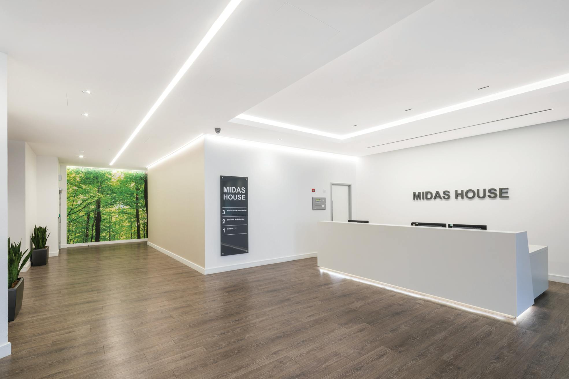 Office in Woking - photo 4