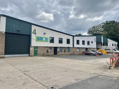 Unit 4 Fleming Way Trading Estate, Isleworth, Industrial / Warehouse To Let - 4 Fleming  Main 3.jpg