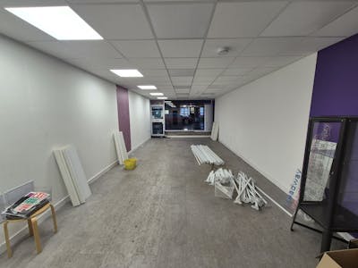 47 High Street West, Glossop, Retail To Let - 20260121_163803.jpg