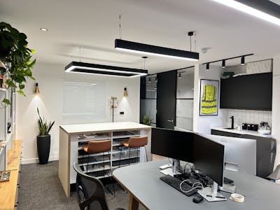 Ground Floor, 323 Kingston Road, Leatherhead, Office To Let - IMG_3351.JPG