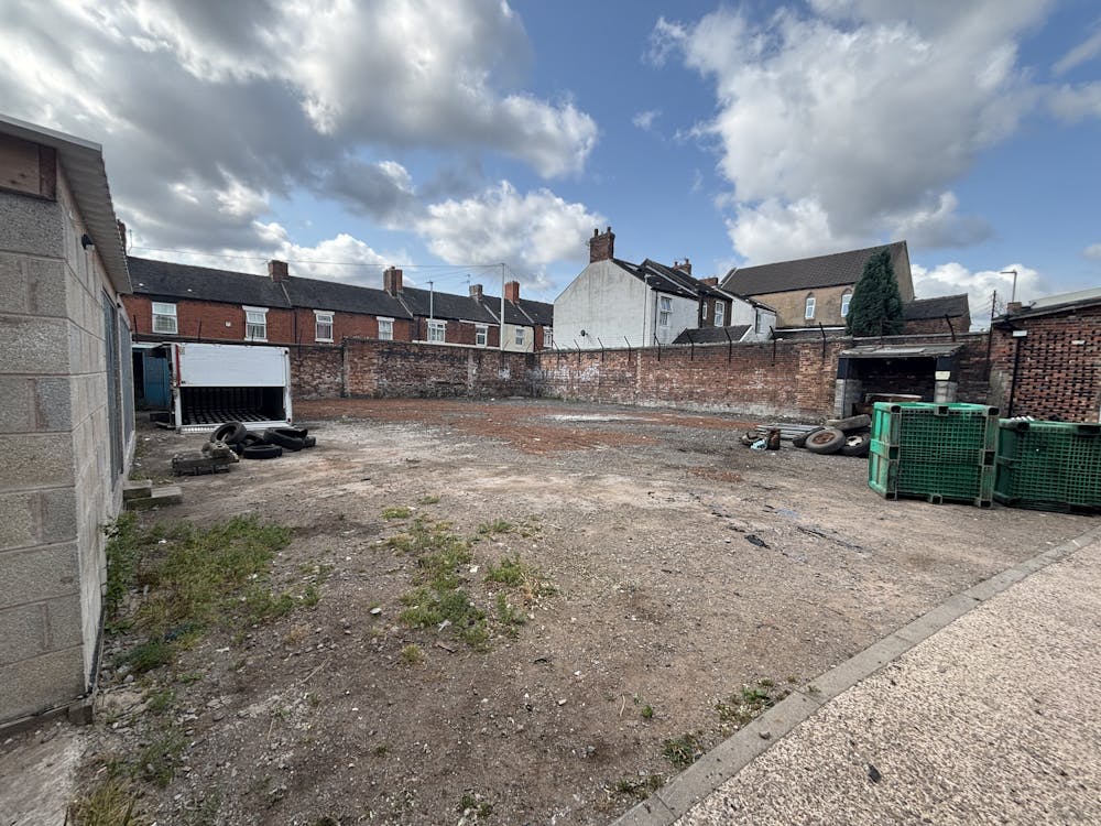 Unit 31, Parsonage Street - Unit 31 yard.JPG