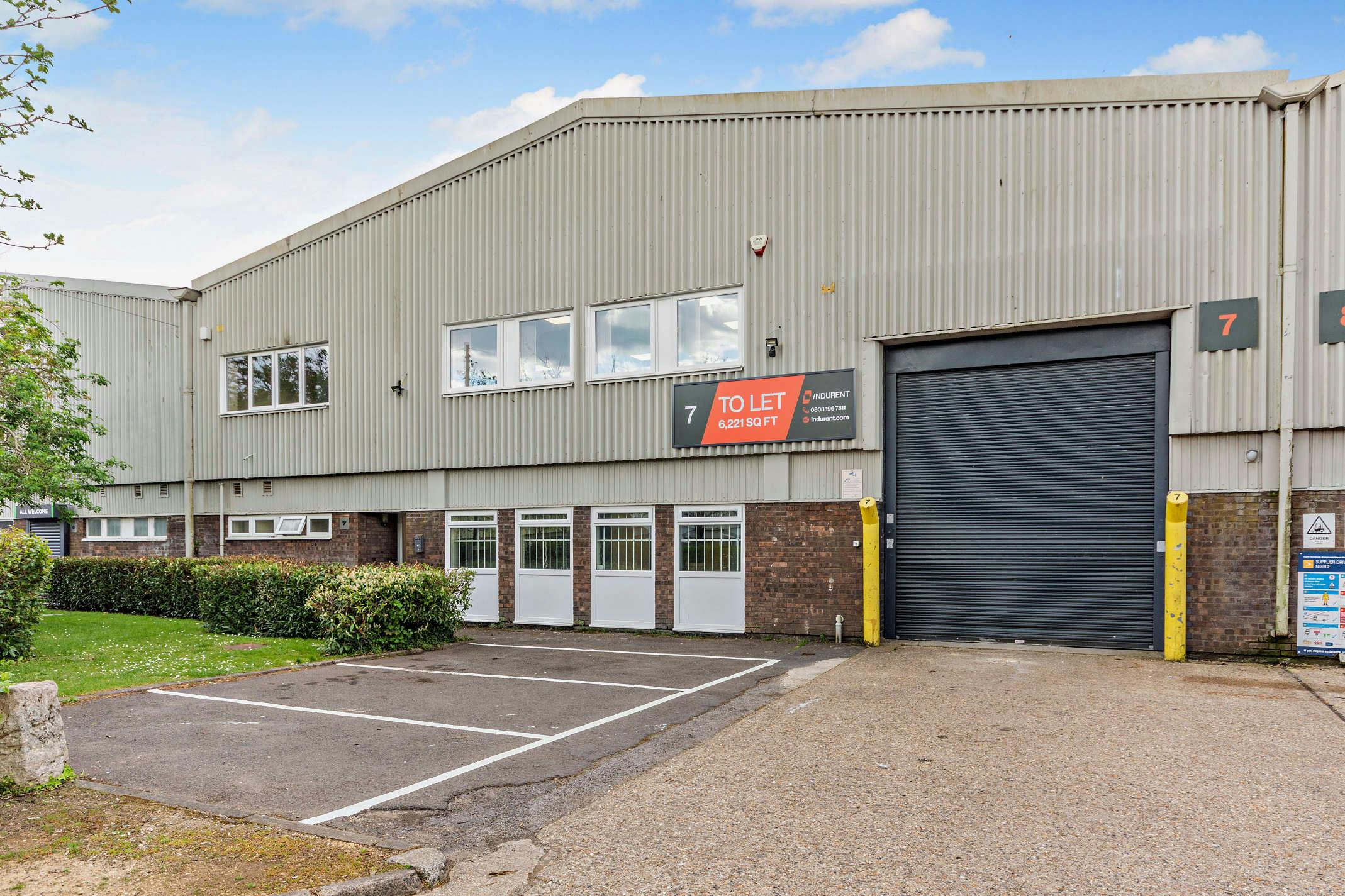 Unit 7, M40 Industrial Estate, Blenheim Road, High Wycombe, Industrial To Let - 8643828exterior15800.jpg