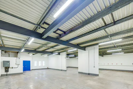 Unit 3 Thornhill Road, Redditch, Industrial/Logistics To Let - EDIT_gbthor02_U3_0008-1330x887.jpg