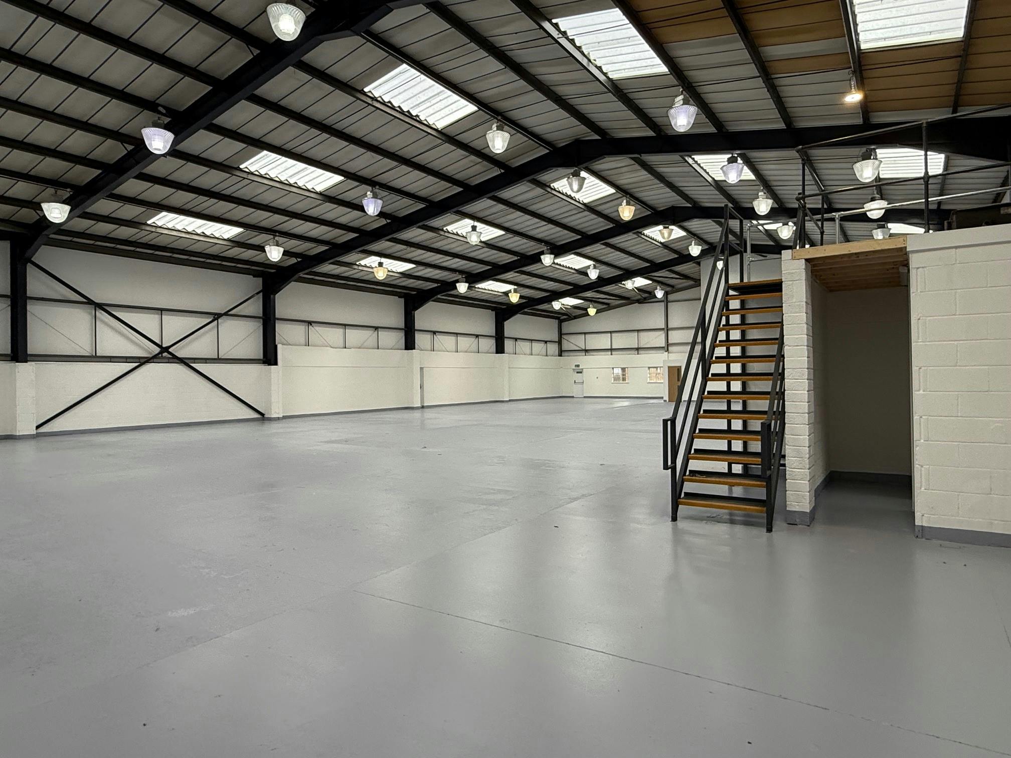 Unit 4 Hawksworth Trading Estate, Wyndham Road, Swindon, Industrial To Let - Internal 004.jpg