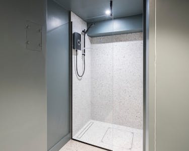 26 Emerald Street, Bloomsbury, Office To Let - Shower