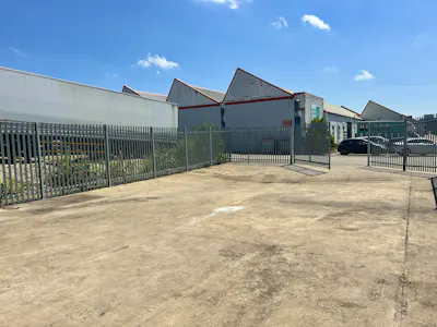 Yard 4, Britannia Estate, Luton, Industrial / Industrial/Logistics / Land To Let - 20260619_111255909_iOS.jpg