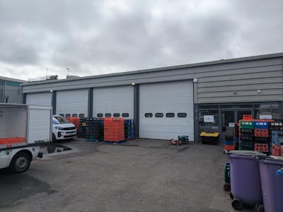 16 Westfield Road, Slyfield Industrial Estate, Guildford, Industrial To Let - PXL_20260317_102047057.MP.jpg