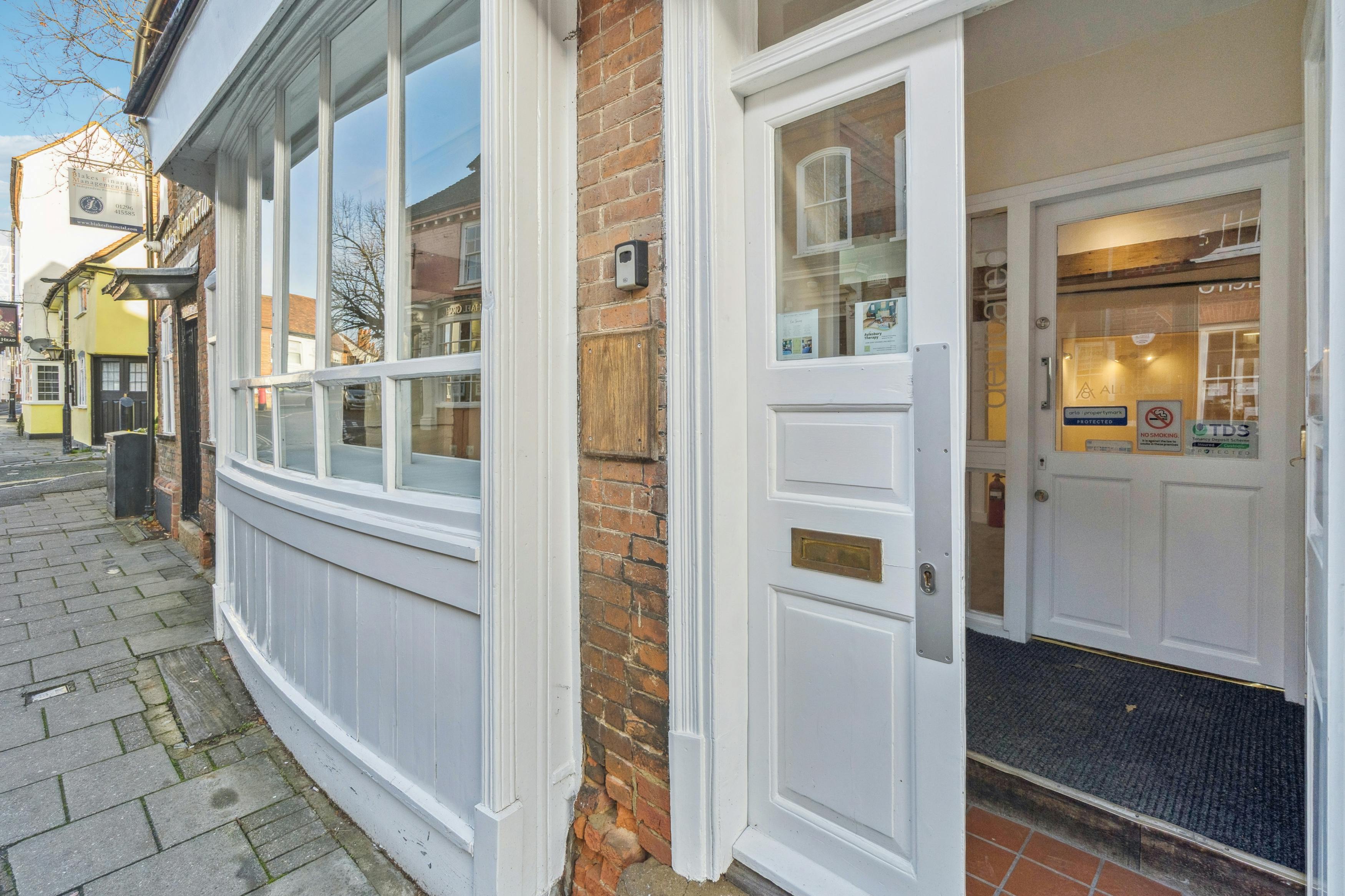 15 Temple Street, Aylesbury, Offices To Let - DSC00339-251d630dfcef7f2c2aa3c1a624b4cb92.jpg