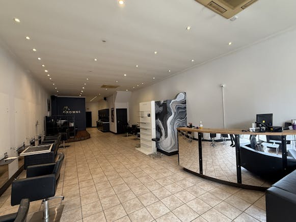 22C High Street, Weybridge, Retail To Let - IMG_3431.JPEG
