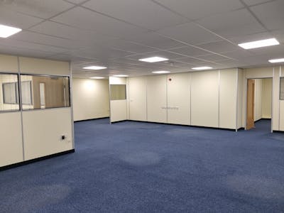 Unit 8, Kings Langley, Warehouse To Let / For Sale - 1000068064.jpg