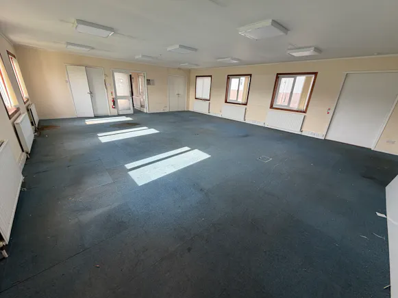 Unit 96, Perth Airfield, Perth, Offices To Let - IMG_7242.JPG
