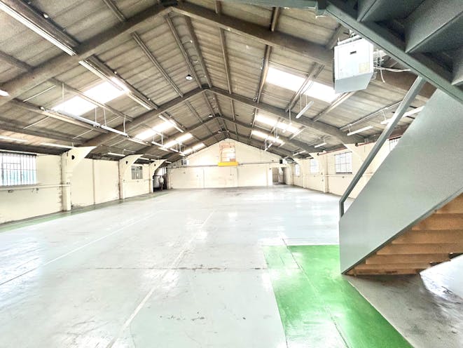 Pitfield House, Shepperton, Warehouse & Industrial To Let - warehouse1.jpg