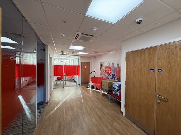 15 Victoria Square, Droitwich, Retail To Let / For Sale - Image 6