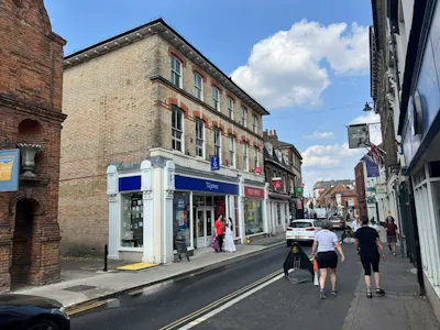 14 The Borough, Farnham, Retail To Let - 03.jpg