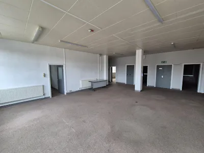 Unit 17, Stockport, Industrial/Logistics / Office To Let - 20260202_112114.jpg