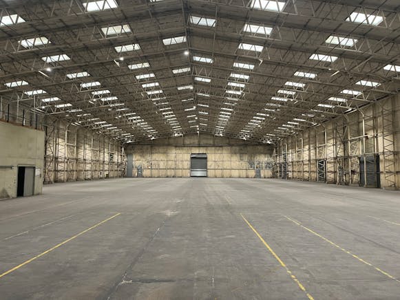 Hangar 1, Westcott Venture Park, Aylesbury, Industrial To Let - 20250716_125334294_iOS.jpg