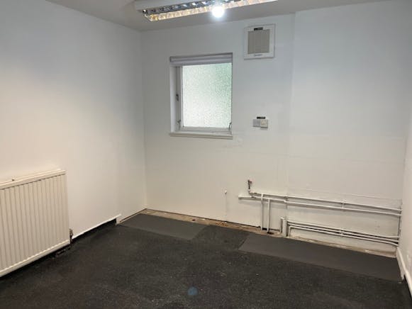 25 Sinclair Drive, Glasgow, Offices / Retail To Let - IMG_1323.jpg