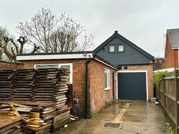 36 Burr Street, Dunstable, Industrial To Let - 20260123_113502085_iOS.jpg