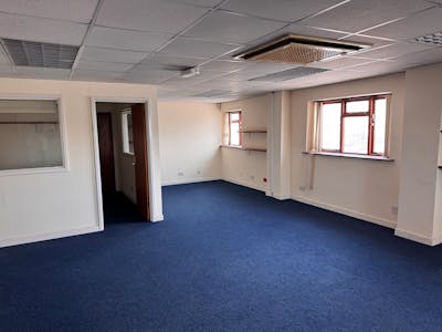 Unit 7, Yeovil, Industrial/Logistics Lease Assignment - IMG_2362.JPG