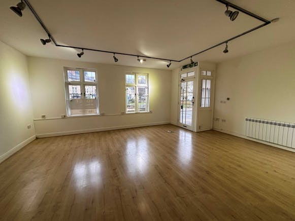 S2, 5 The Old George, Stroud, Retail To Let - S2 Int 1.jpg