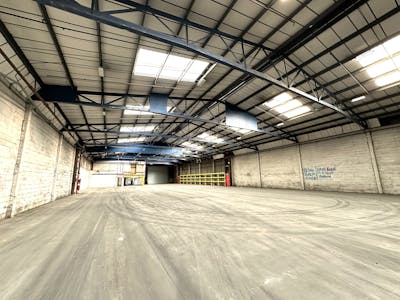 36 Lombard Road, Battersea, Industrial / Leisure To Let - 20250930_142345889_iOS.jpg