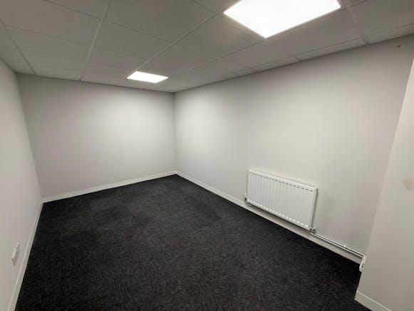 2 Parkside Centre, Southend-on-Sea, Industrial To Let - IMG20251014WA0010.jpg