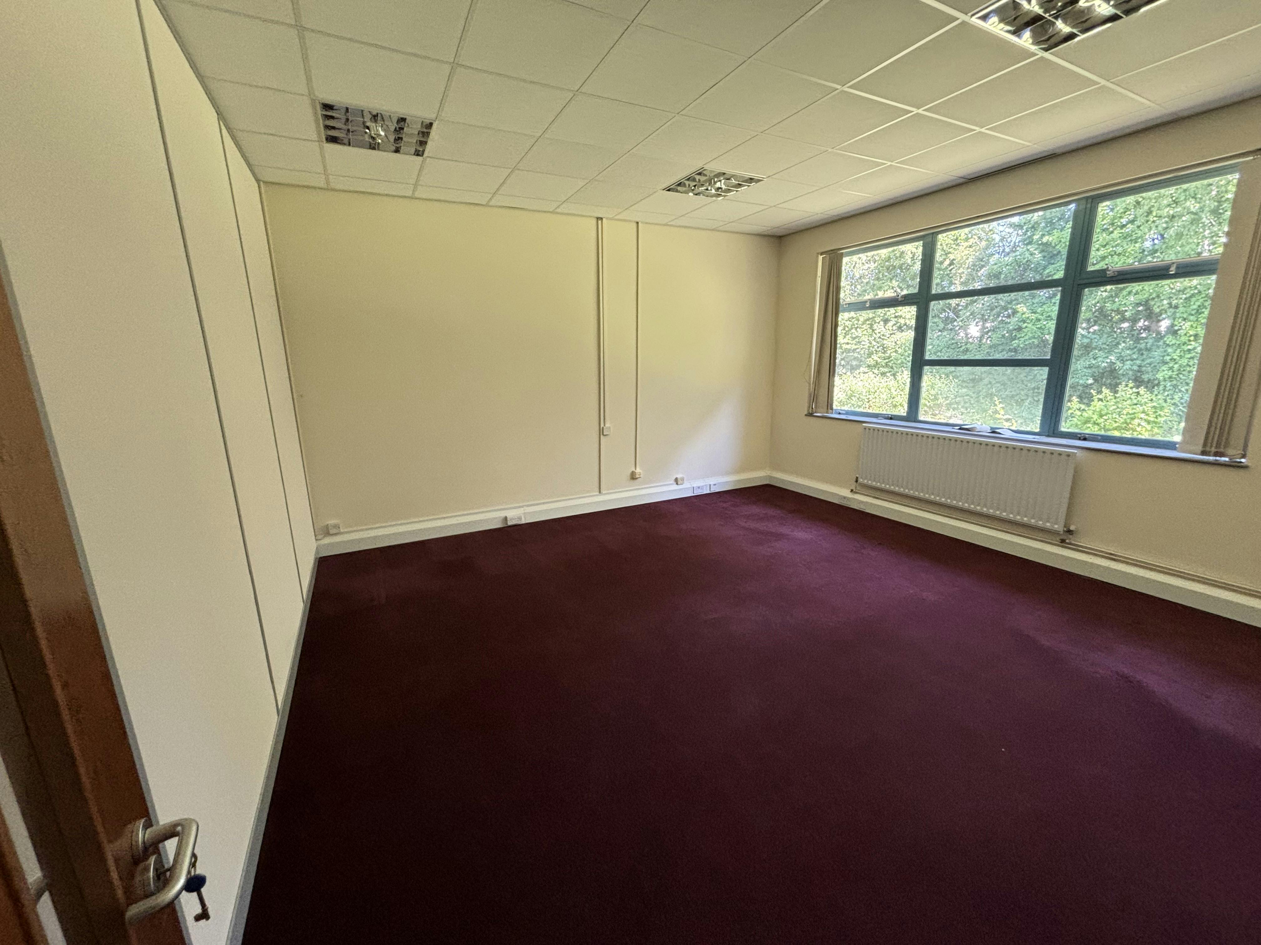 Unit 18 St Asaph Business Park, Ffordd Richard Davies - 2.jpg