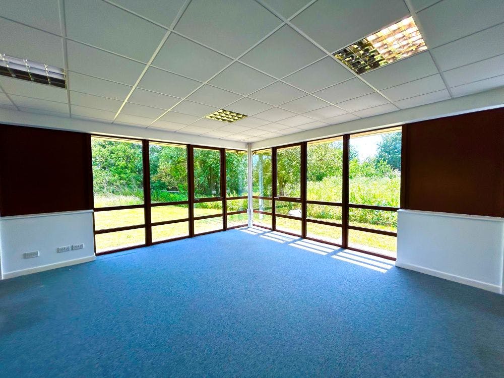 Former Innoval Technology Building, Banbury, Office / Other To Let - IMG_7818.jpg