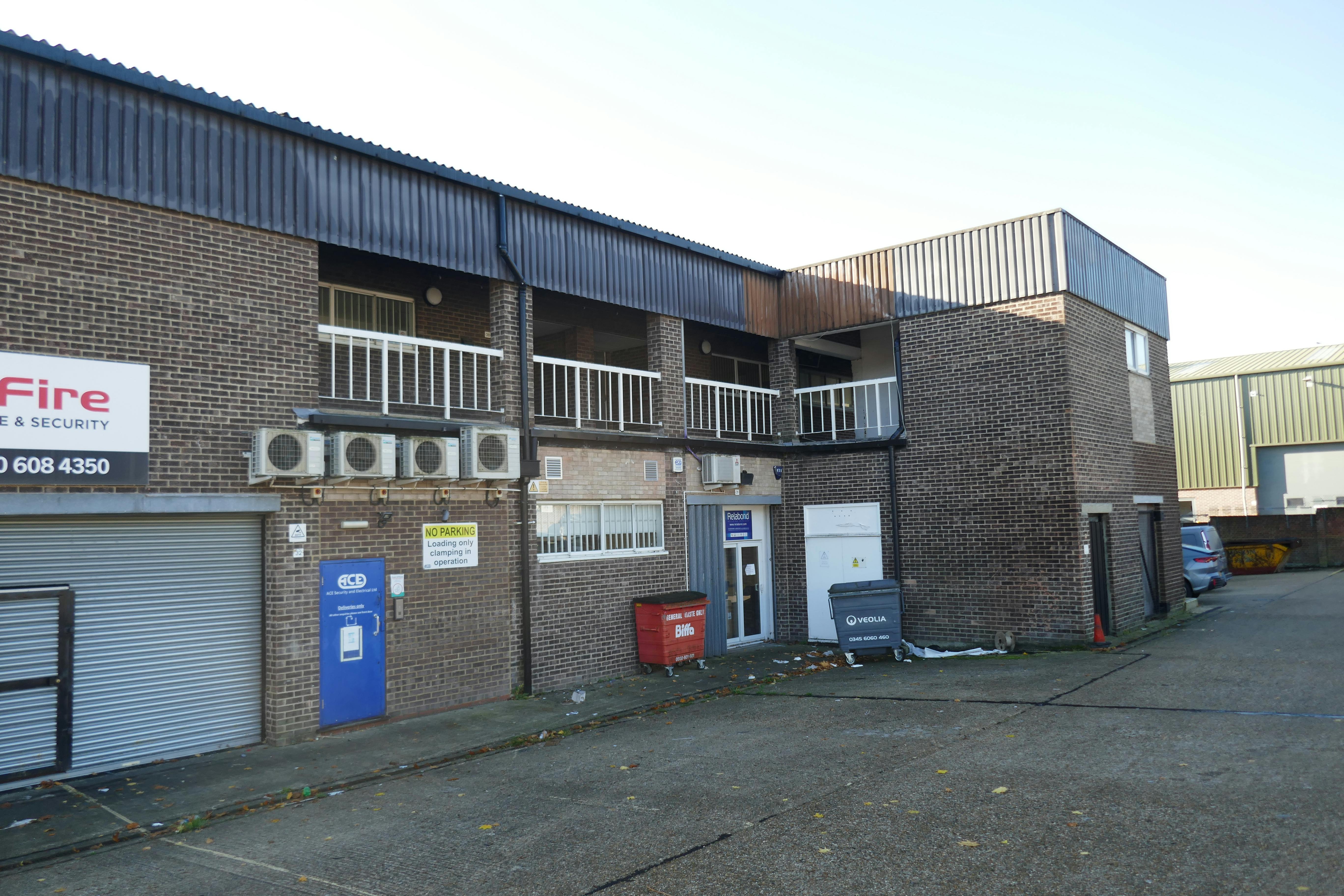 38 Oakwood Hill Industrial Estate, Oakwood Hill, Loughton, Other / Offices To Let - P1030891.JPG