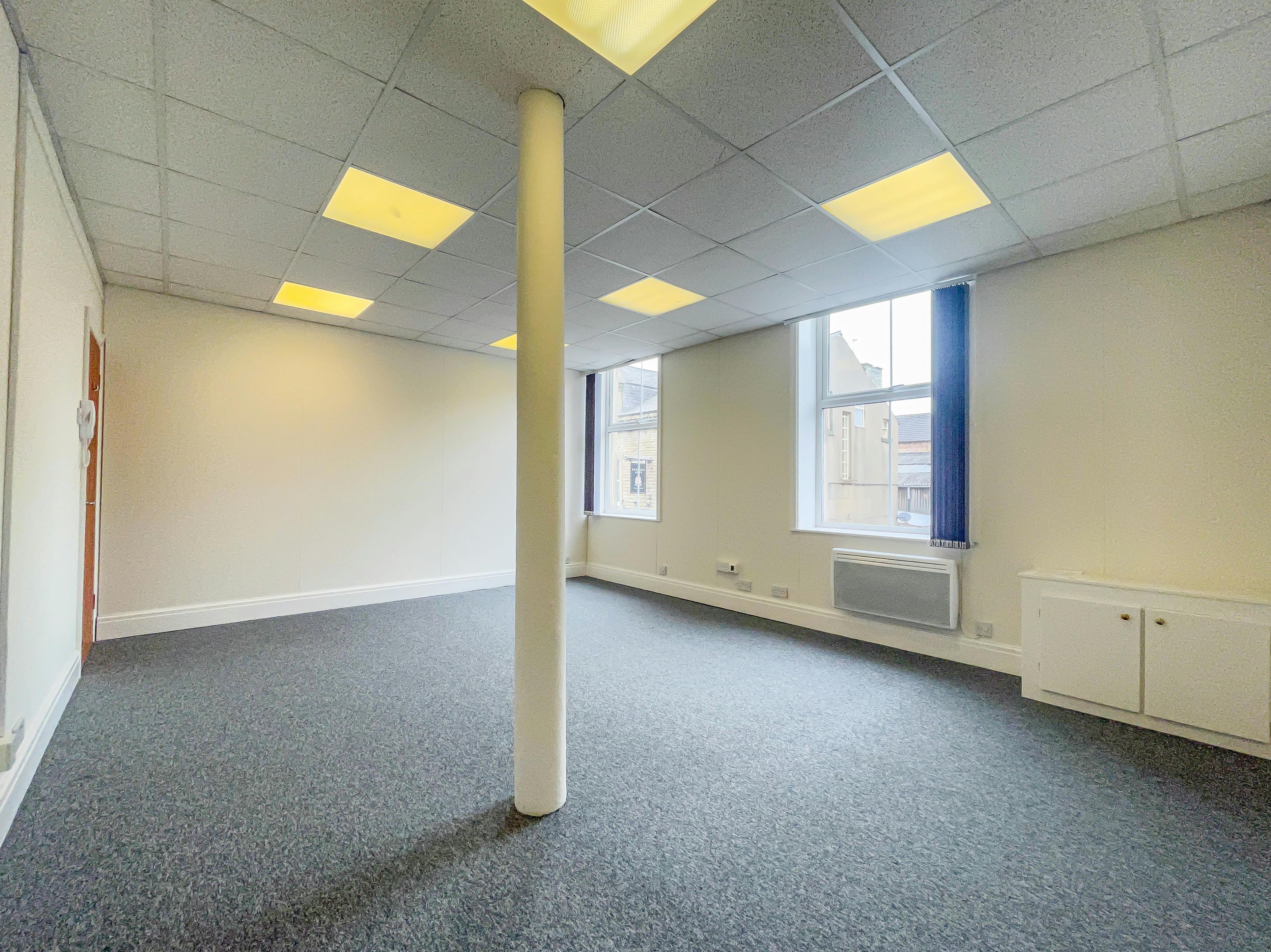 Flexible 1st floor suites  - Albion Chambers, Morley, Leeds, Offices To Let - IMG_1708_edited.jpg