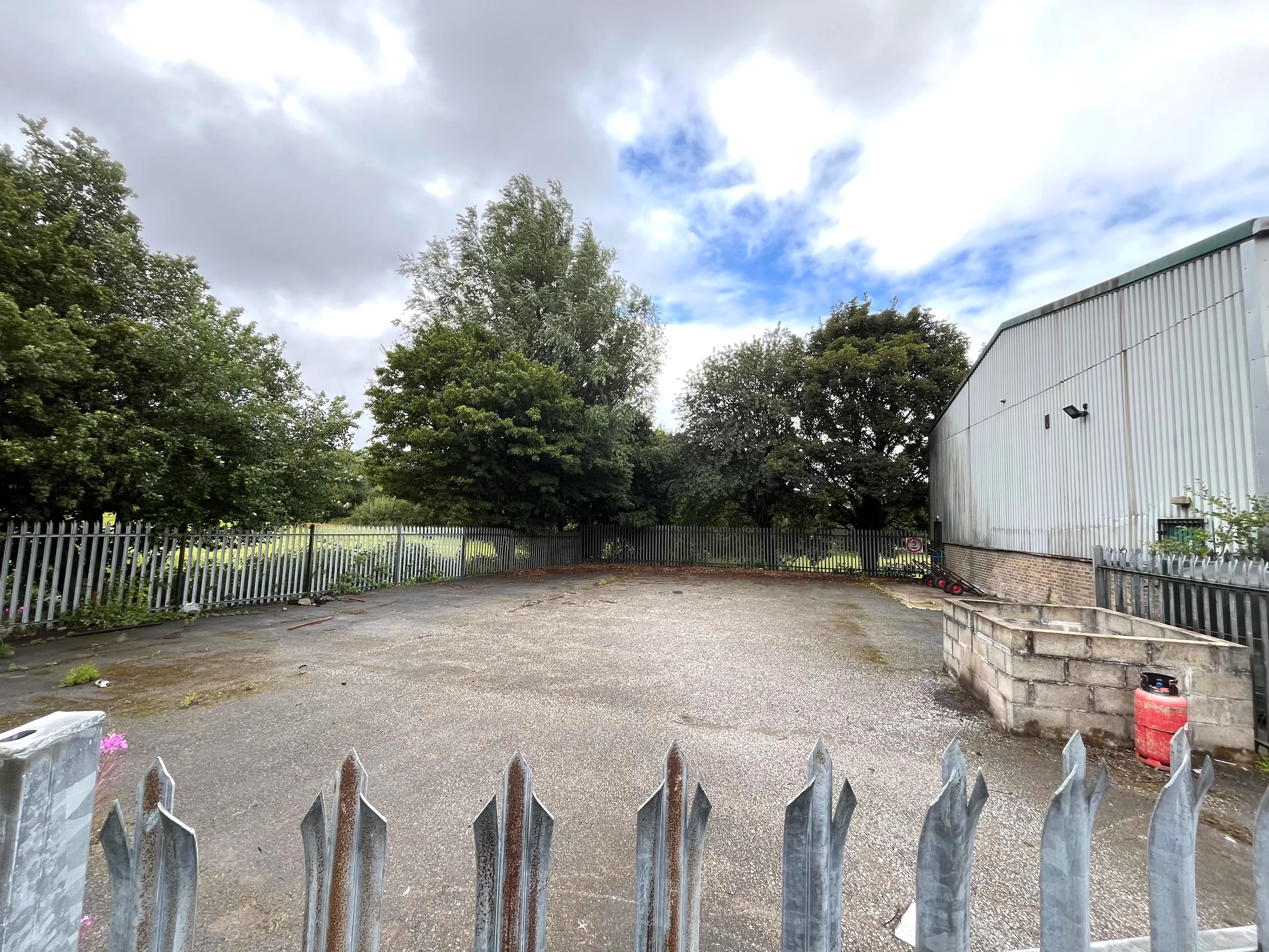 16 Hallsteads, Buxton, Industrial To Let - Fenced Yard