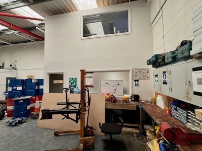 Unit 22 The Hawthorn Centre, Harrow, Warehouse To Let - 22 Hawthorn Centre 36.jpg