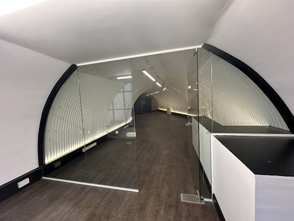 Arch 13a Goswell Hill, Windsor, Leisure / Offices / Retail To Let - IMG_4065.JPEG