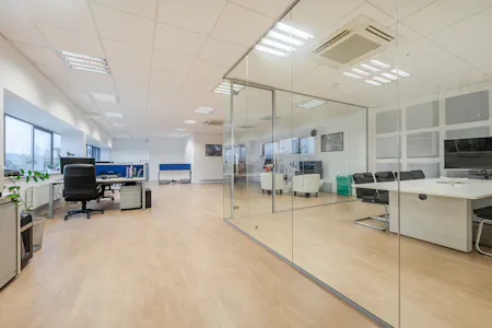 Unit 405 Centennial Park, Borehamwood, Industrial Lease Assignment - 1393201-1-6968c5d9edf4e.jpg