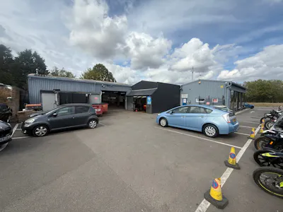 Showroom and garage facility, Kennedy Drive, Eldene,, Swindon, Industrial / Warehouse To Let / For Sale - 9.jpg