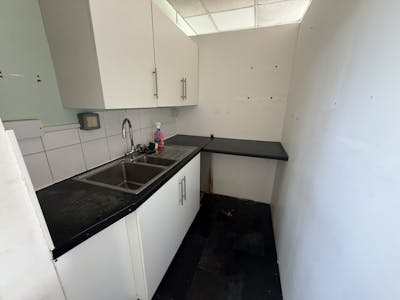 410 Rayleigh Road, Leigh-on-Sea, Retail / Retail - In Town To Let - IMG_8565.JPG