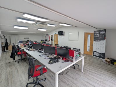 Unit 3, Watford, Warehouse To Let - PXL_20250603_111333668.jpg