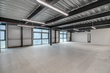 Unit 16, Central Trading Estate, Mosley Road, Trafford Park, Industrial To Let - 8698361-interior18-800.jpg