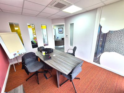 386 Buxton Road, Stockport, Office / Retail To Let - 20250717_123507.jpg