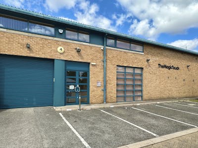4 Apex Business Centre, Dunstable, Business Park / F1 (Learning and Non-Residential Institutions) / Healthcare / Hi Tech / Lab / Laboratory / Light Industrial / Logistics / Office / Research and Development / Studio / Gallery / Studio / Workshop / Trade For Sale - 4 Apex external 2.JPG