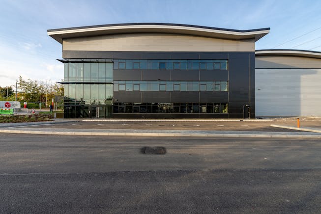 Vision90, Woodside Industrial Estate, Humphrys Road, Dunstable, Industrial To Let - Vision90 Front  Oct 202310.jpeg