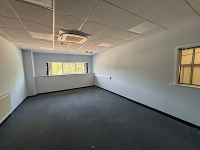 Unit D8.1, Main Avenue, Pontypridd, Industrial To Let - Int pic D81jpg1.jpg