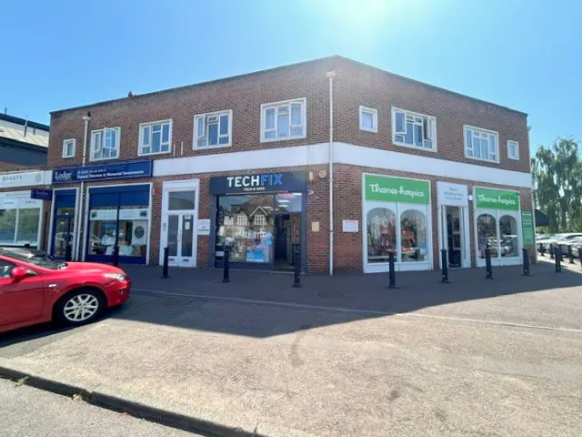 Shop 3 The Parade, Windsor, Office / Retail To Let - Frontage ii.jpg