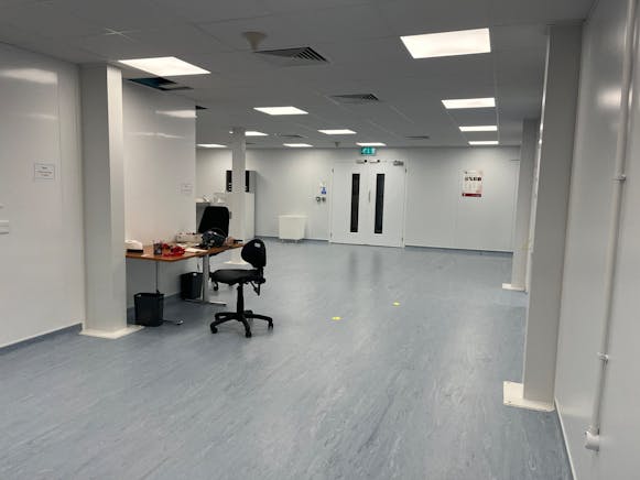 Modern Warehouse, Unit 5 Century Court, Aylesbury, Industrial To Let - IMG_1084.JPG