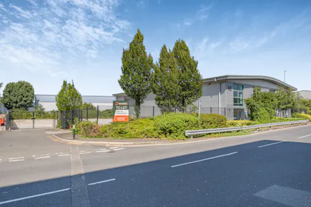 Unit 16, Central Trading Estate, Mosley Road, Trafford Park, Industrial To Let - 8698361-exterior08-800.jpg