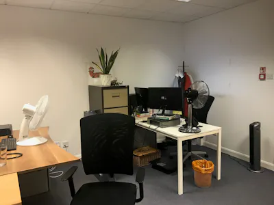 Unit 2 Cedar Court, London, Office To Let - IMG-3211.JPG